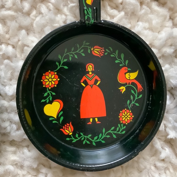 Vintage Decorative Mini Pans - Picture 2 of 4